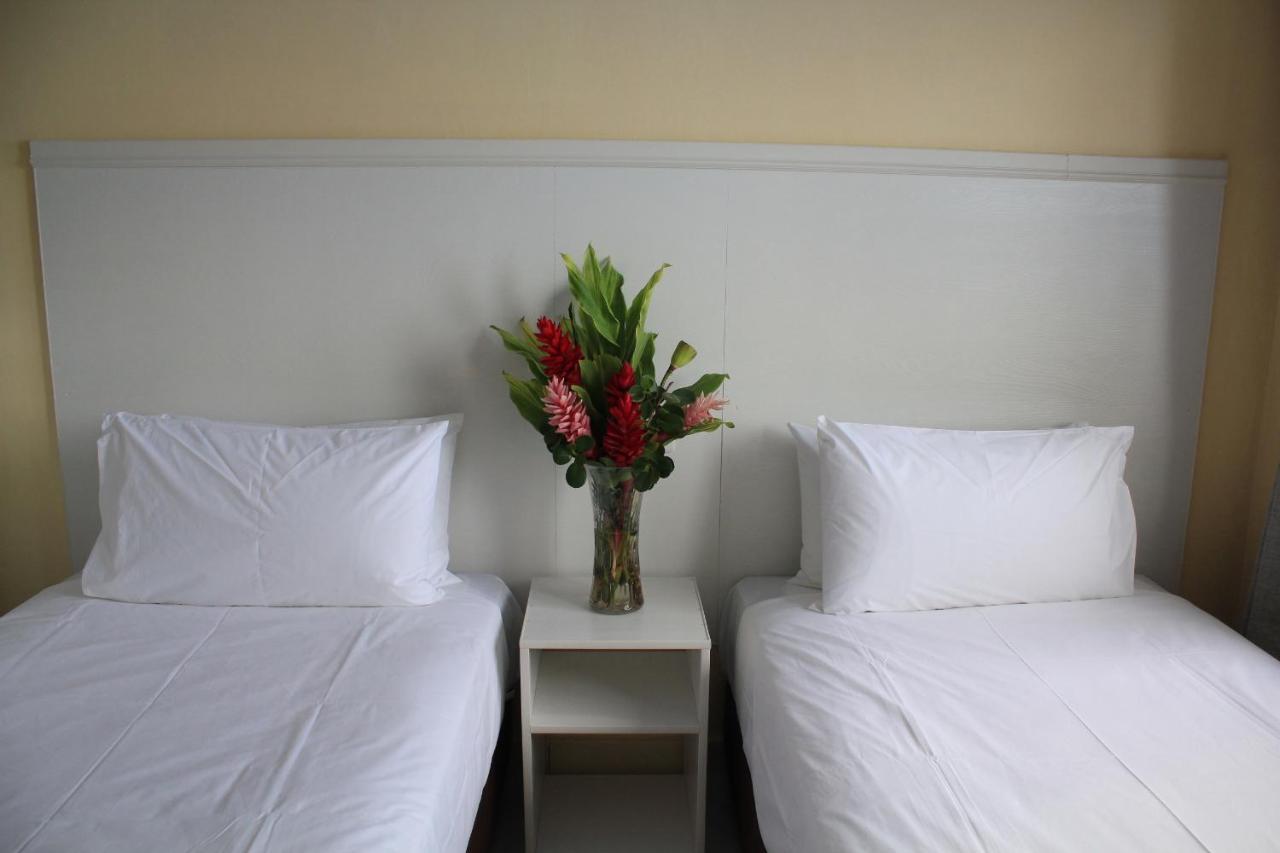 Central Bay Motel ポートビラ エクステリア 写真